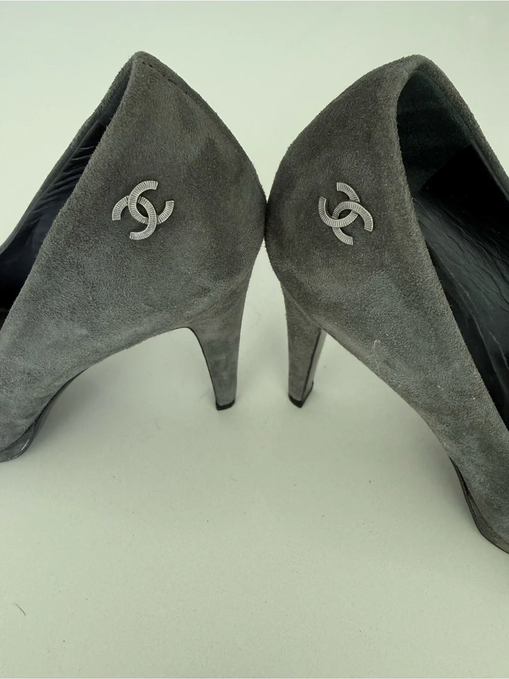CHANEL Gray Suede and Black Patent Cap-Toe Pumps - Picture 7 of 10